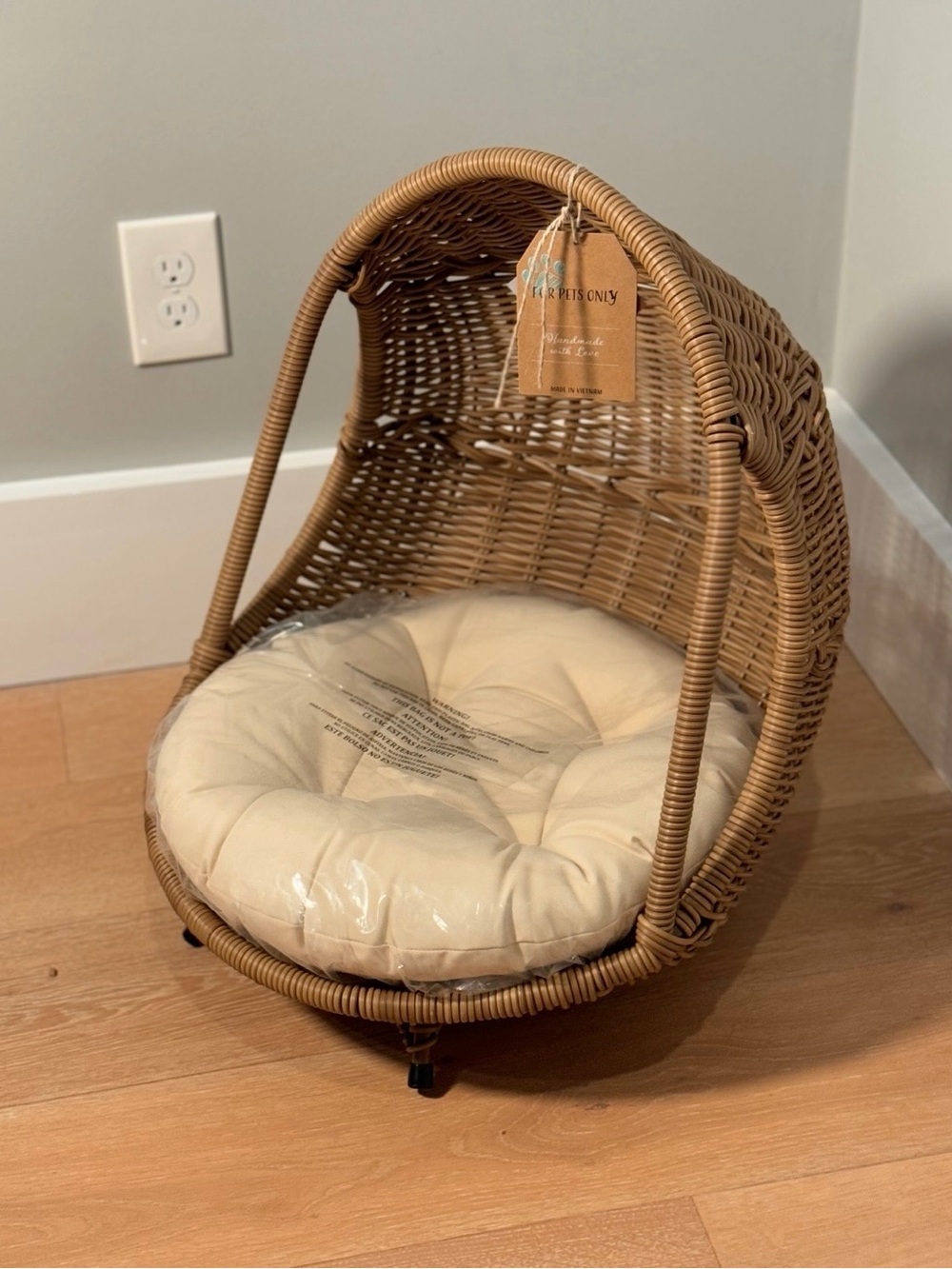 Wicker Pet Bed with Cream Cushion - Picture 2 of 4